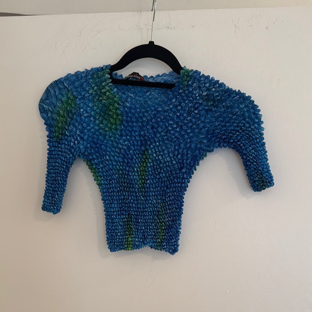 Textured Blue and Green Top with extreme stretch. One size fits most.
